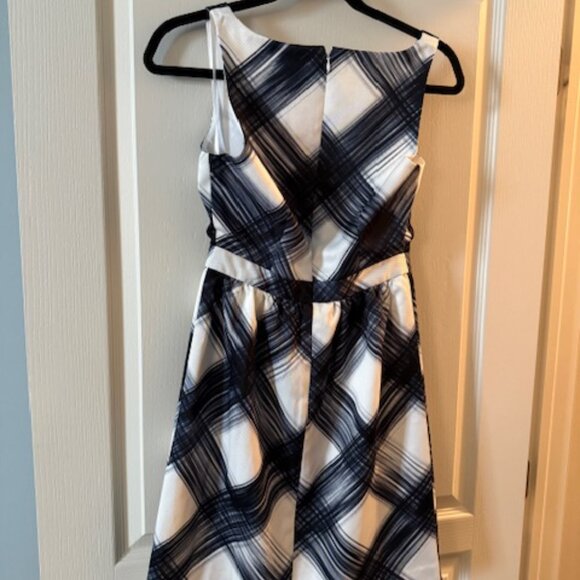 Banana Republic Black and white Plaid Dress - Size 0 - Picture 3 of 3